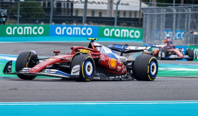 Italia, indignada con el rendimiento de Leclerc y Hamilton en Ferrari