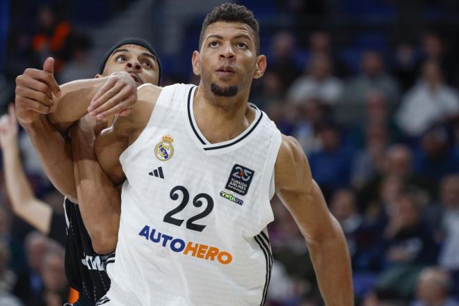 Edy Tavares dominates against Asvel Villeurbanne