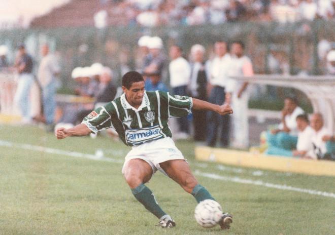 Roberto Carlos in action