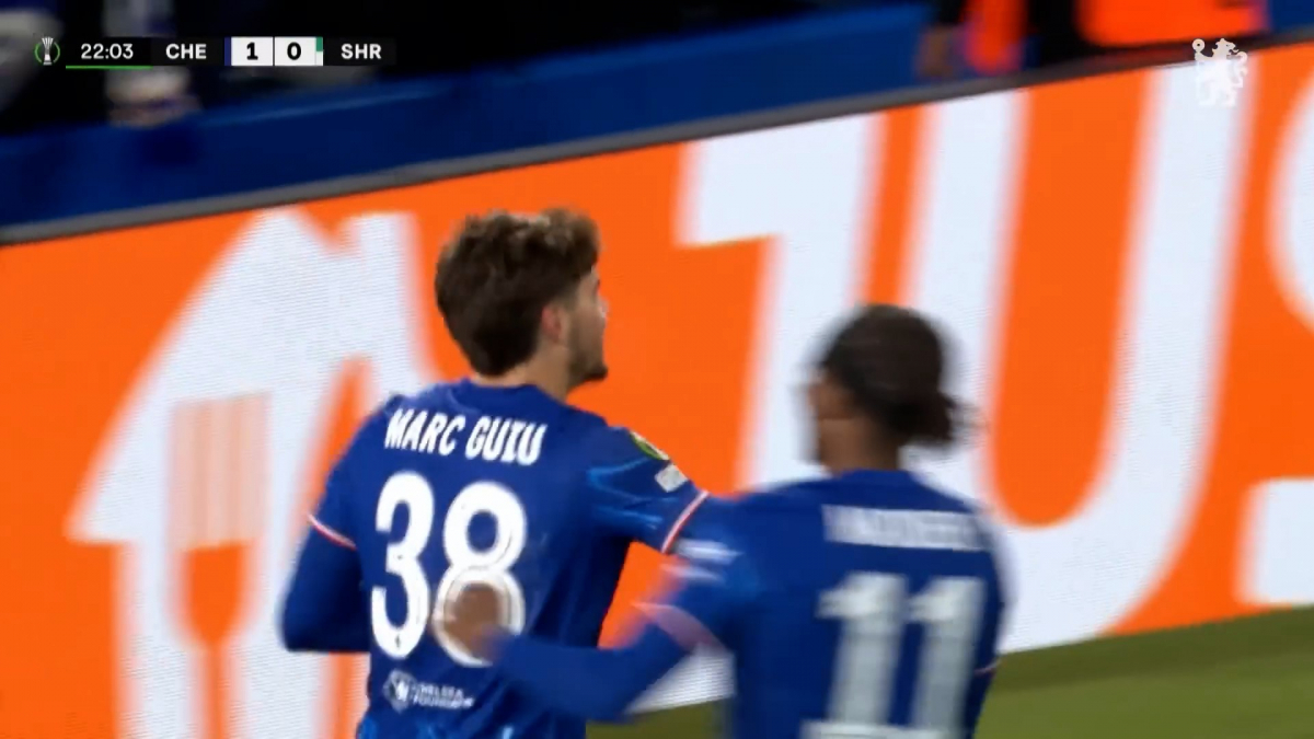 La doble vida de Marc Guiu: 'pichichi' en Conference, inédito en Premier