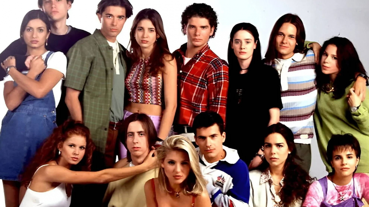 El radical cambio físico de los protagonistas de la serie 'Al salir de clase '