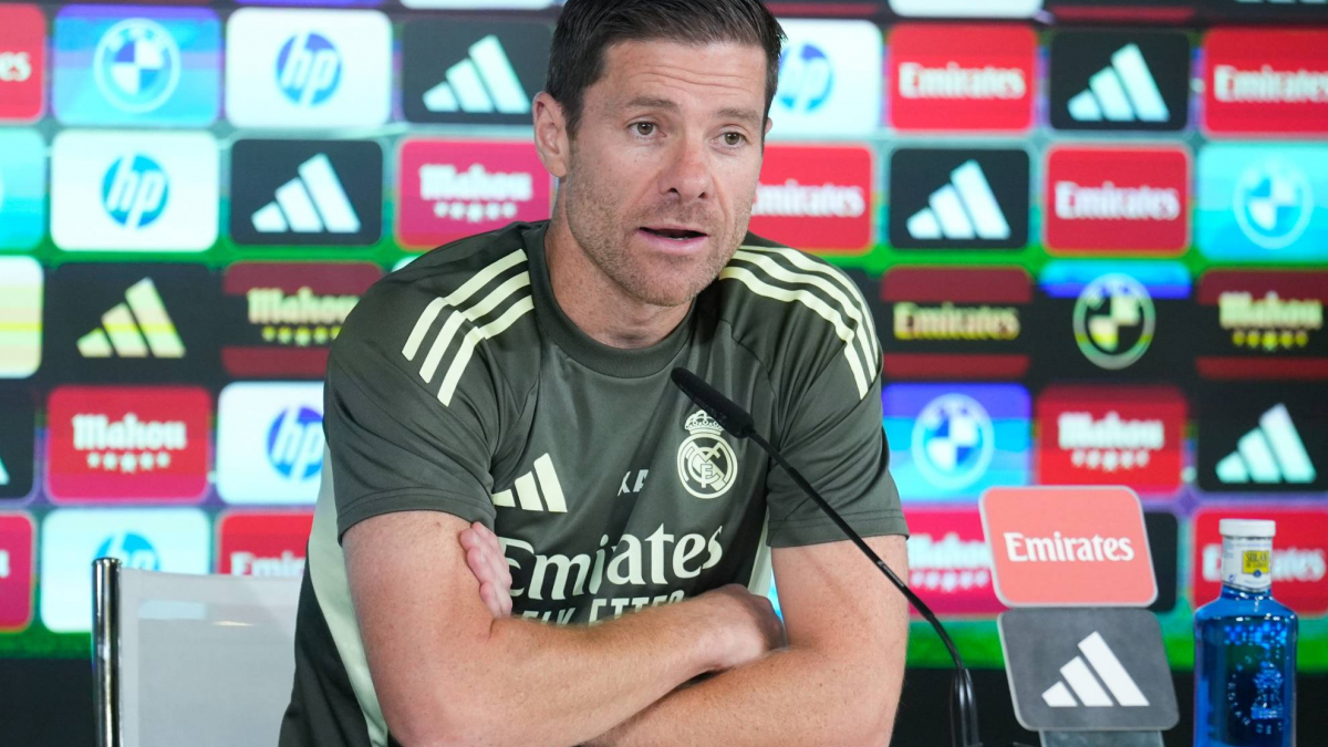 تشابي ألونسو يؤكد بقاء سيبايوس في ريال مدريد للمنافسة على مكانه