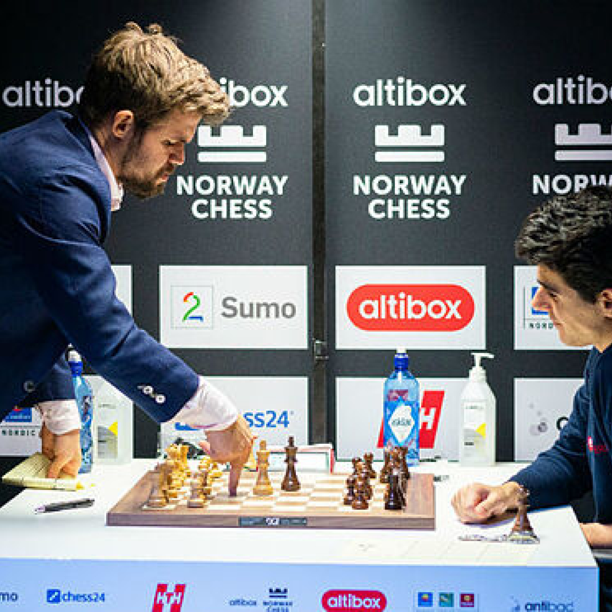 Magnus Carlsen gana a Tari y recupera el liderato del 8º Altaway