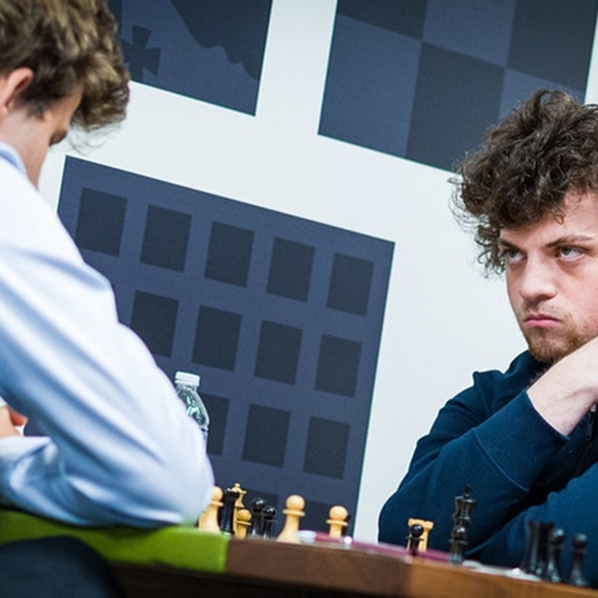 La fortuna sonríe a Carlsen y se clasifica para la final