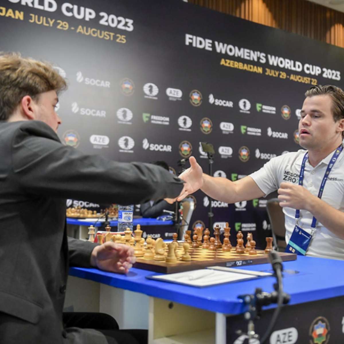 Carlsen adia sonho russo e sagra-se campeão mundial