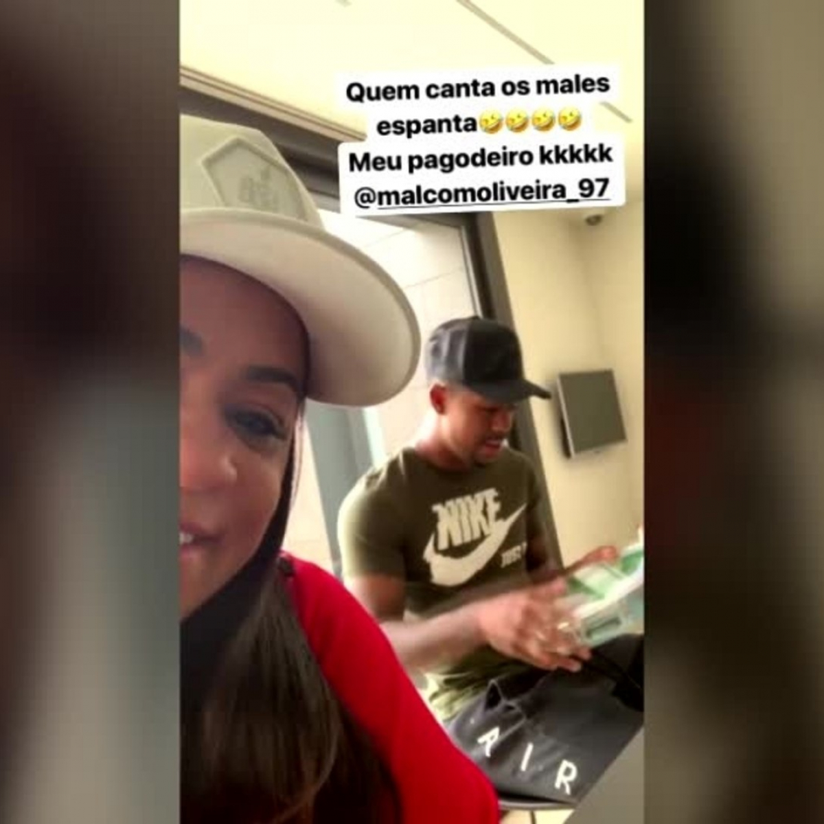 Malcom toca la pandereta para olvidar sus penas: otra vez sin convocar