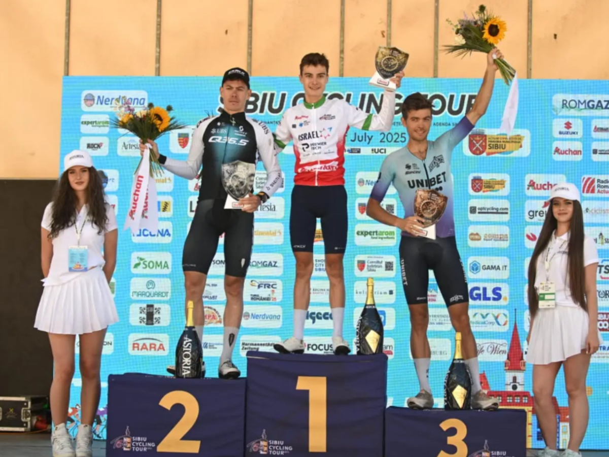 Aline fuchter caminhoneira pelada she appears slender but