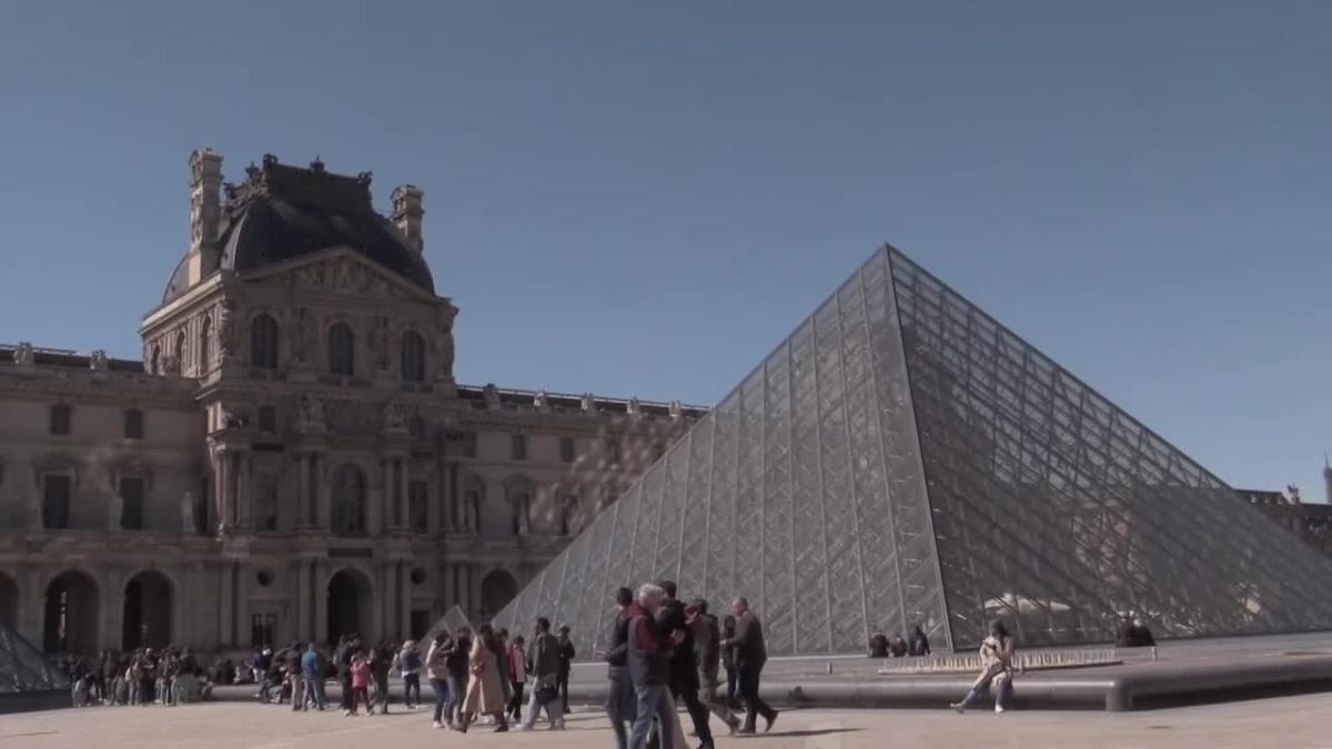 El museo del Louvre se reinventa de cara a los Juegos Olímpicos... ¡con clases de yoga!