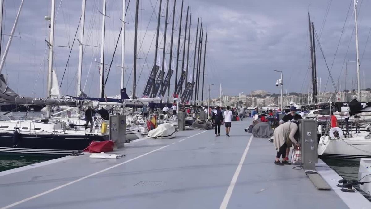 La Larga de PalmaVela arranca con viento en la bahía, rumbo a Formentera