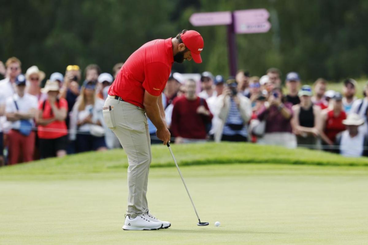 El colombiano Sebastián Muñoz lidera el LIV Golf Greenbrier, con Rahm a un golpe