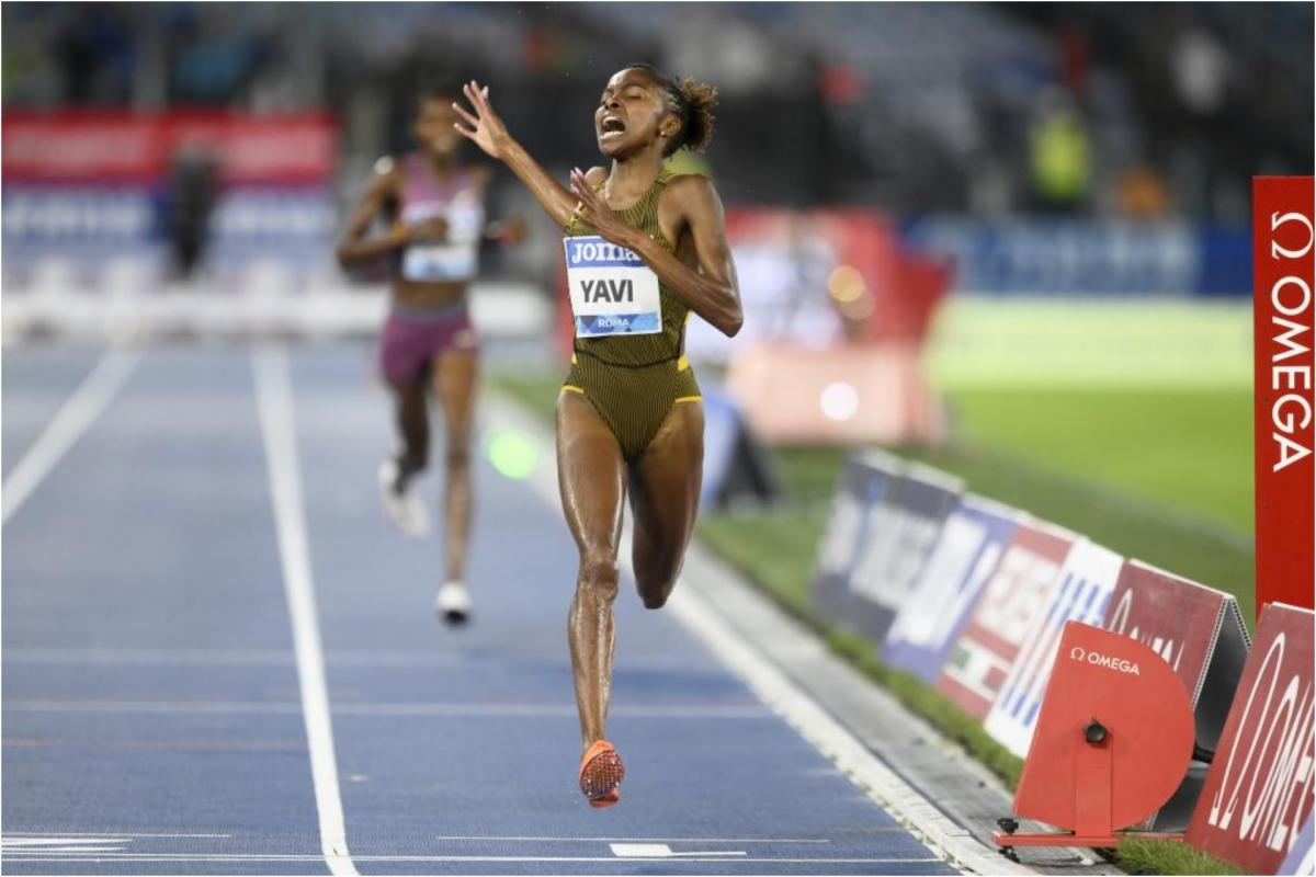 Yavi roza el récord del mundo de 3.000 obstáculos en un soberbio duelo con Chemutai