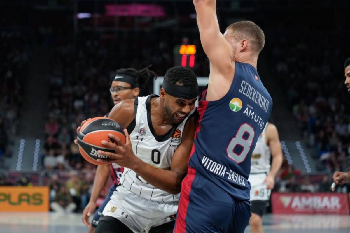 Baskonia comienza haciéndose fuerte en casa