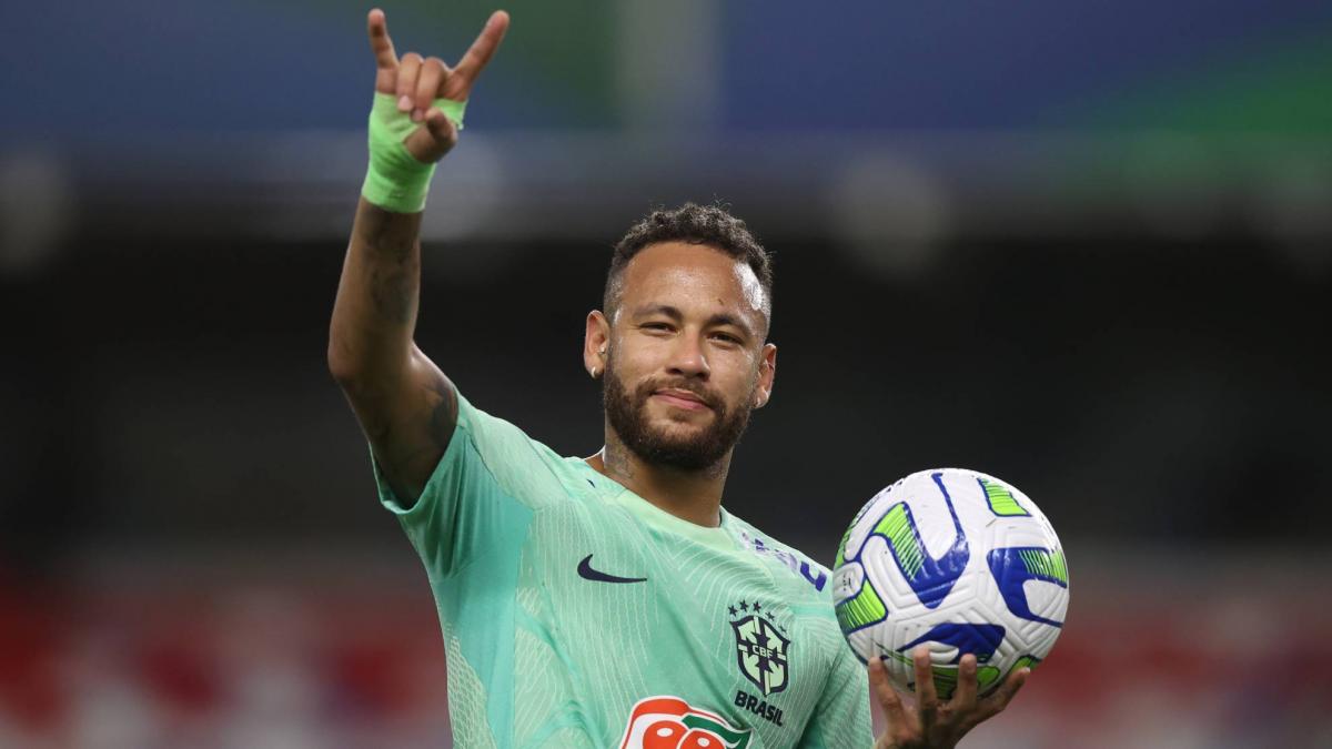 Neymar anunciou seu retorno em lágrimas