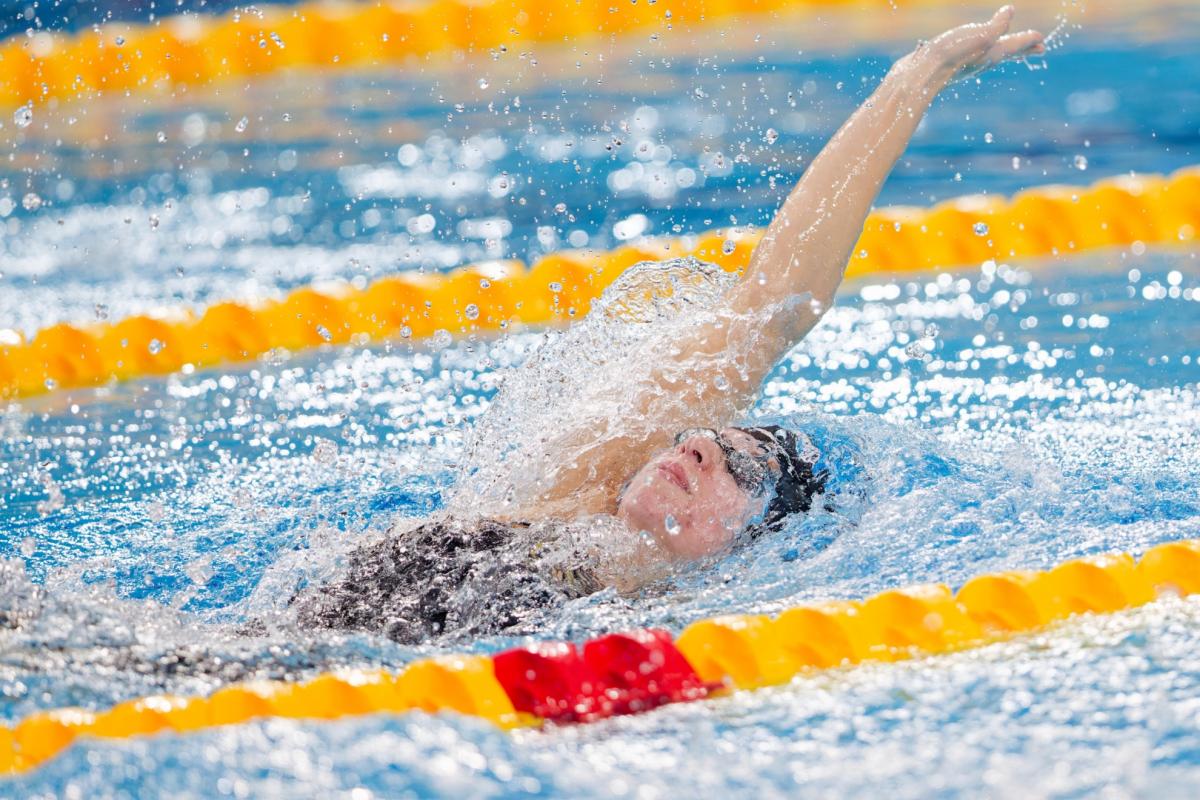 Kate Douglass bate de nuevo el récord del mundo de 200 braza