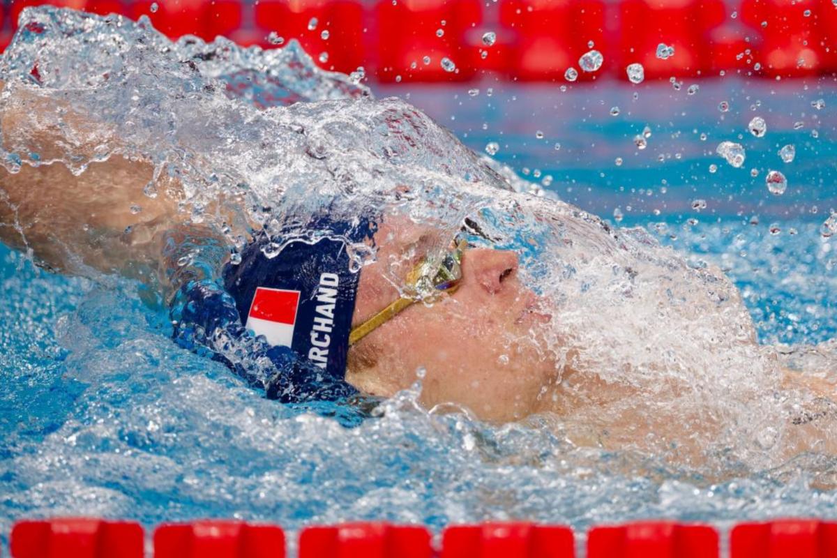 Leon Marchand bate el récord de 200 estilos de Lochte doce años después