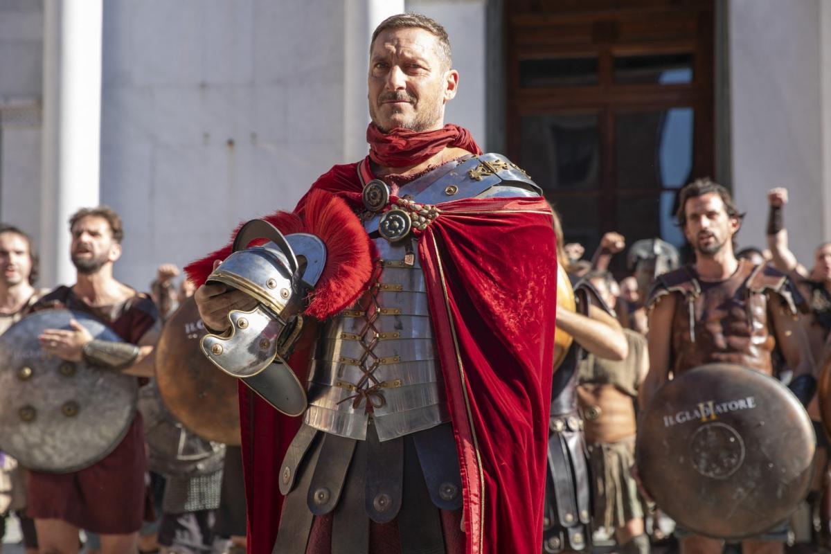 Francesco Totti &#39;regresa&#39; como parte de Gladiator II... y el público enloquece