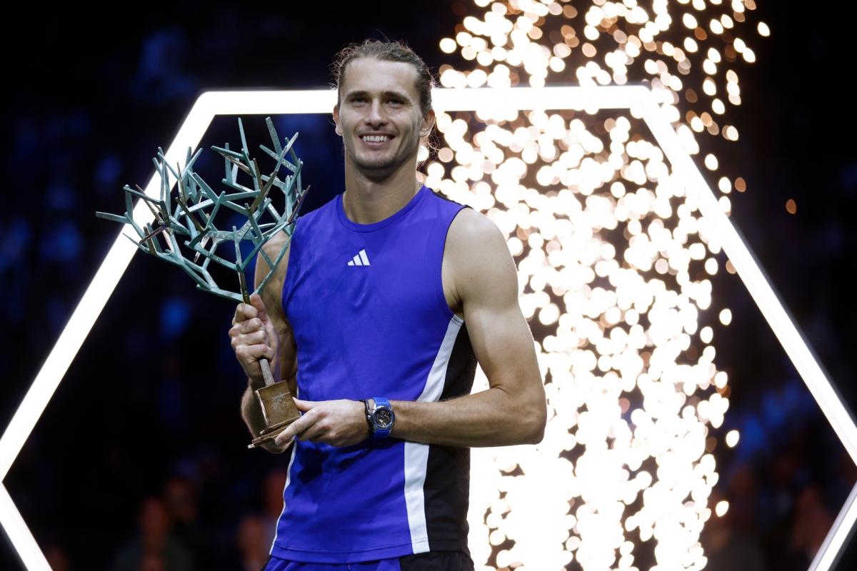 Zverev silencia París-Bercy para levantar el título ante el local Humbert