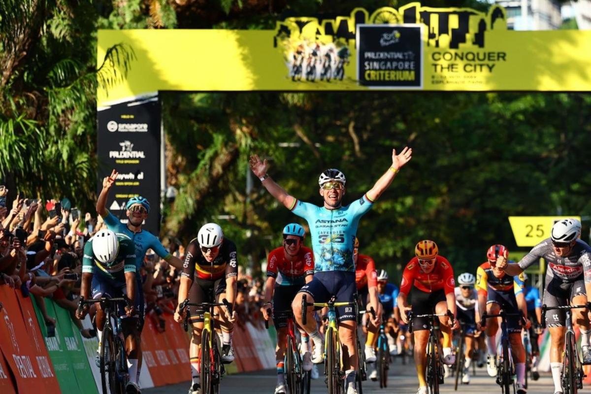 Cavendish cierra su carrera ganando la etapa del Tour en Singapur