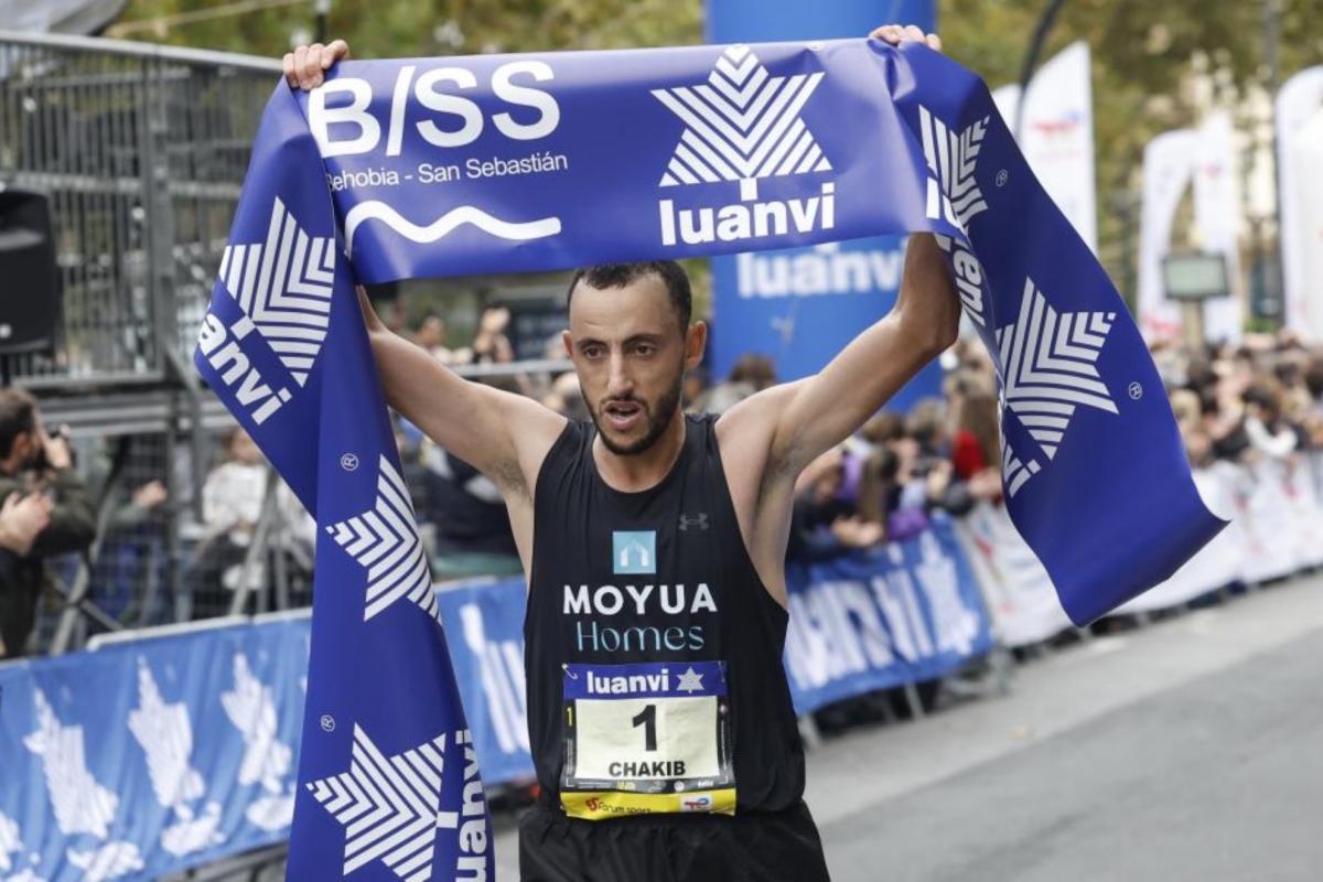 Exhibición de Chakib Lachgar para adjudicarse su tercera Behobia-San Sebastián