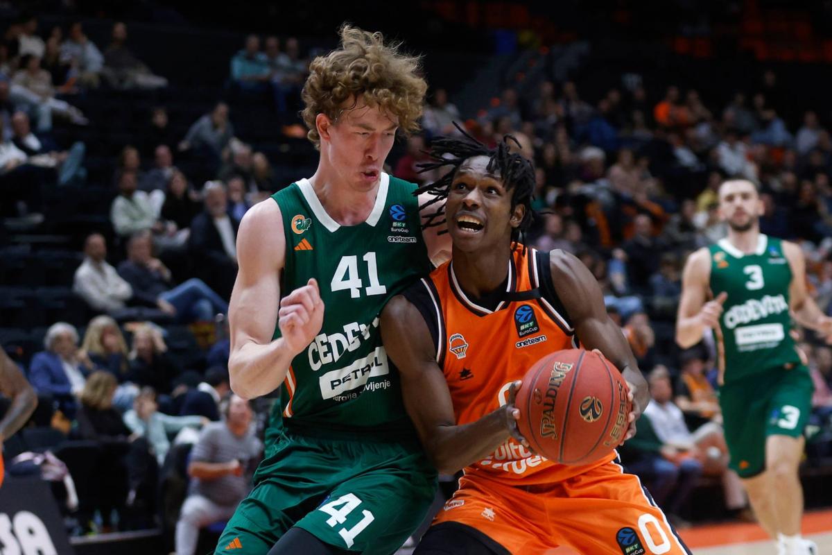 Valencia Basket finds joy amid so much sadness