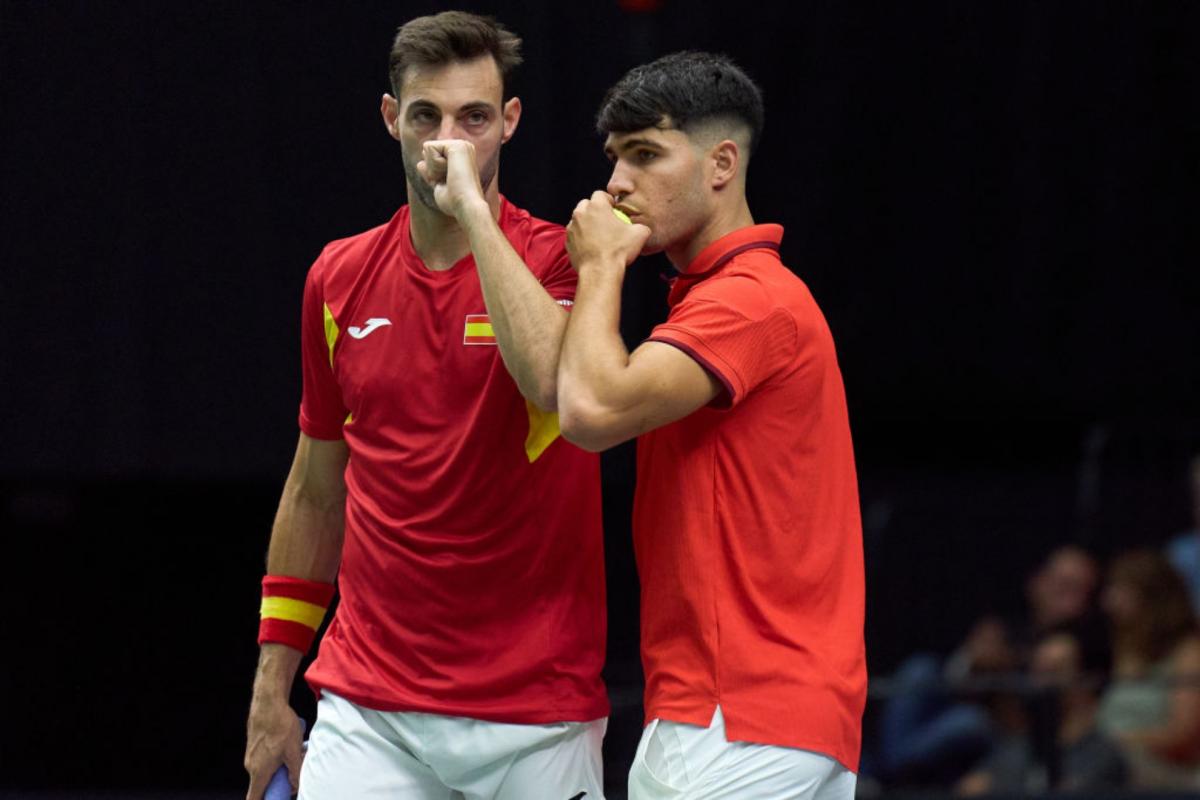 España empieza a entrenar el dobles con Alcaraz haciendo pareja con Granollers