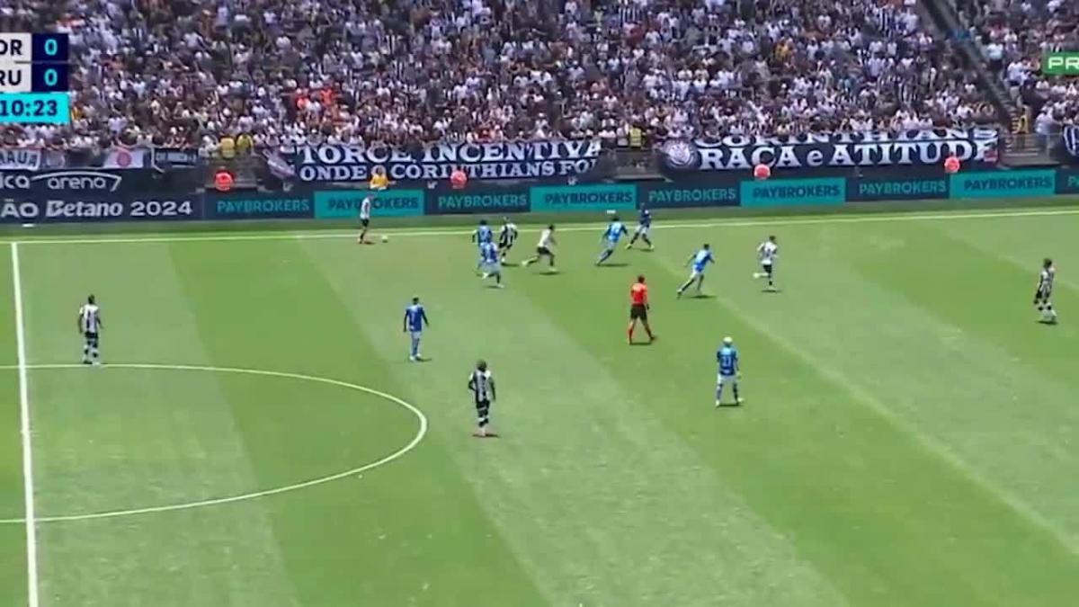 ¡Vaya golazo! El &#39;trallazo&#39; de Memphis para dar la victoria al Corinthians