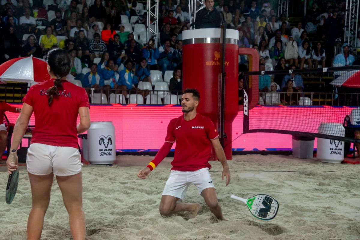 スペインはビーチテニスワールドカップ決勝でイタリアと対戦する