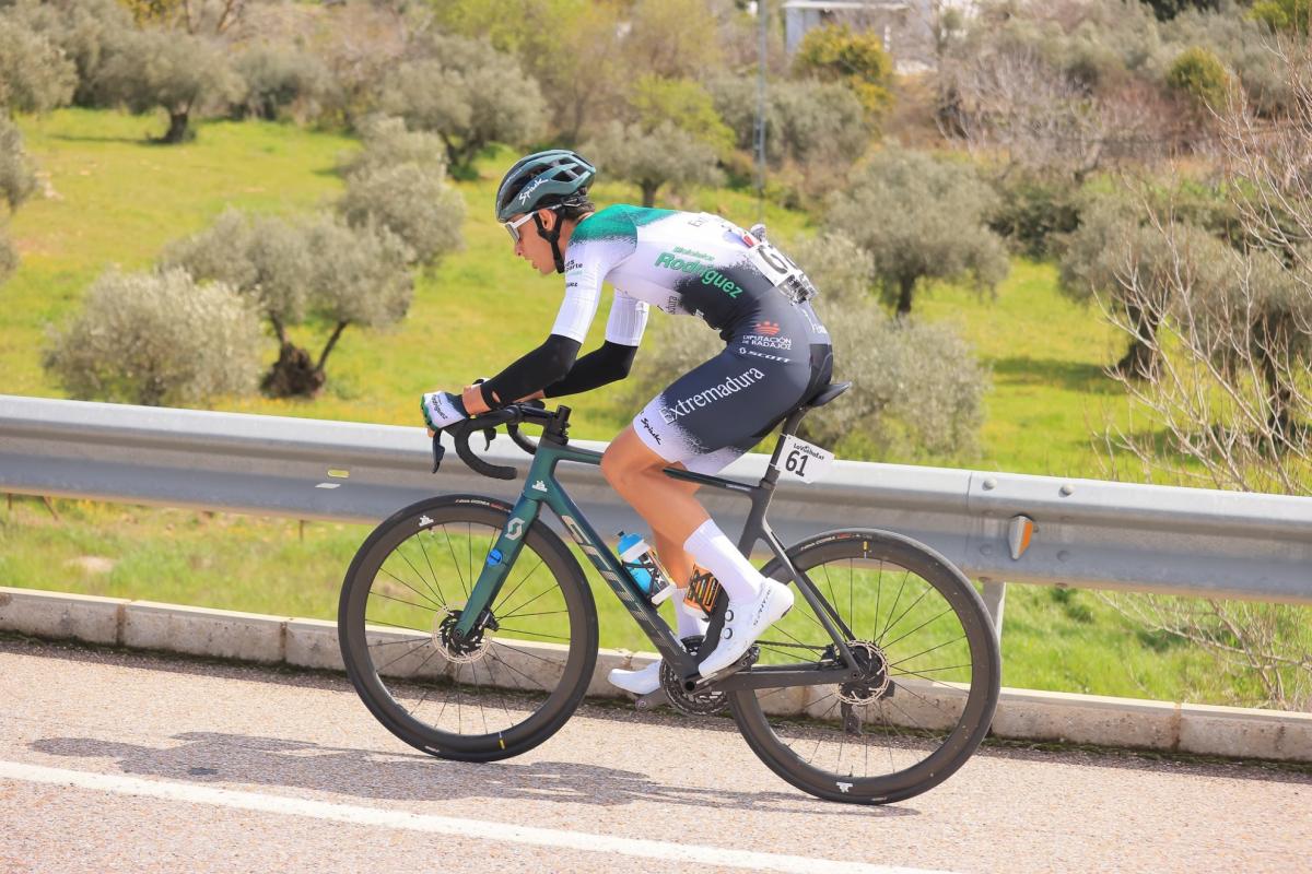 Ferre Geeraerts se aferra al amarillo de una Vuelta con final dulce para el Extremadura-Pebetero