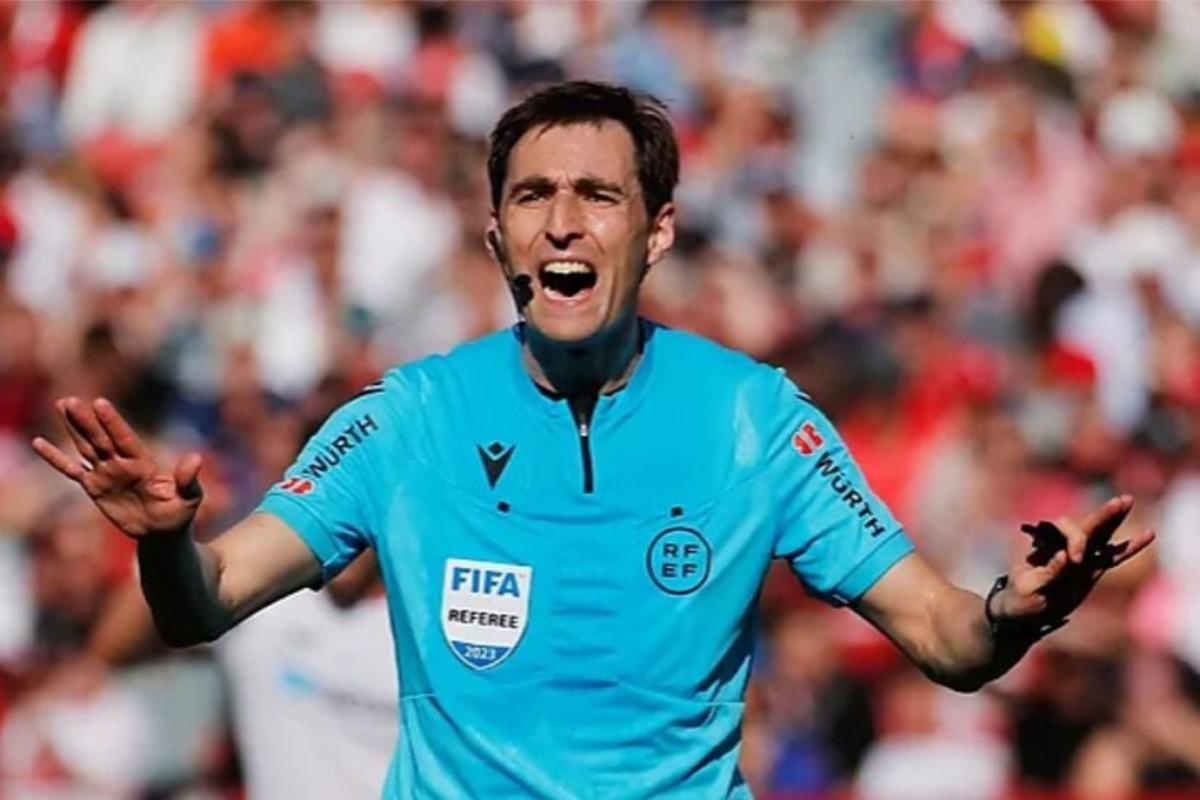 ريتشاردو دي بورغوس بينغويتكسيا يُعين حكماً لنهائي كأس الملك بين ريال مدريد وبرشلونة