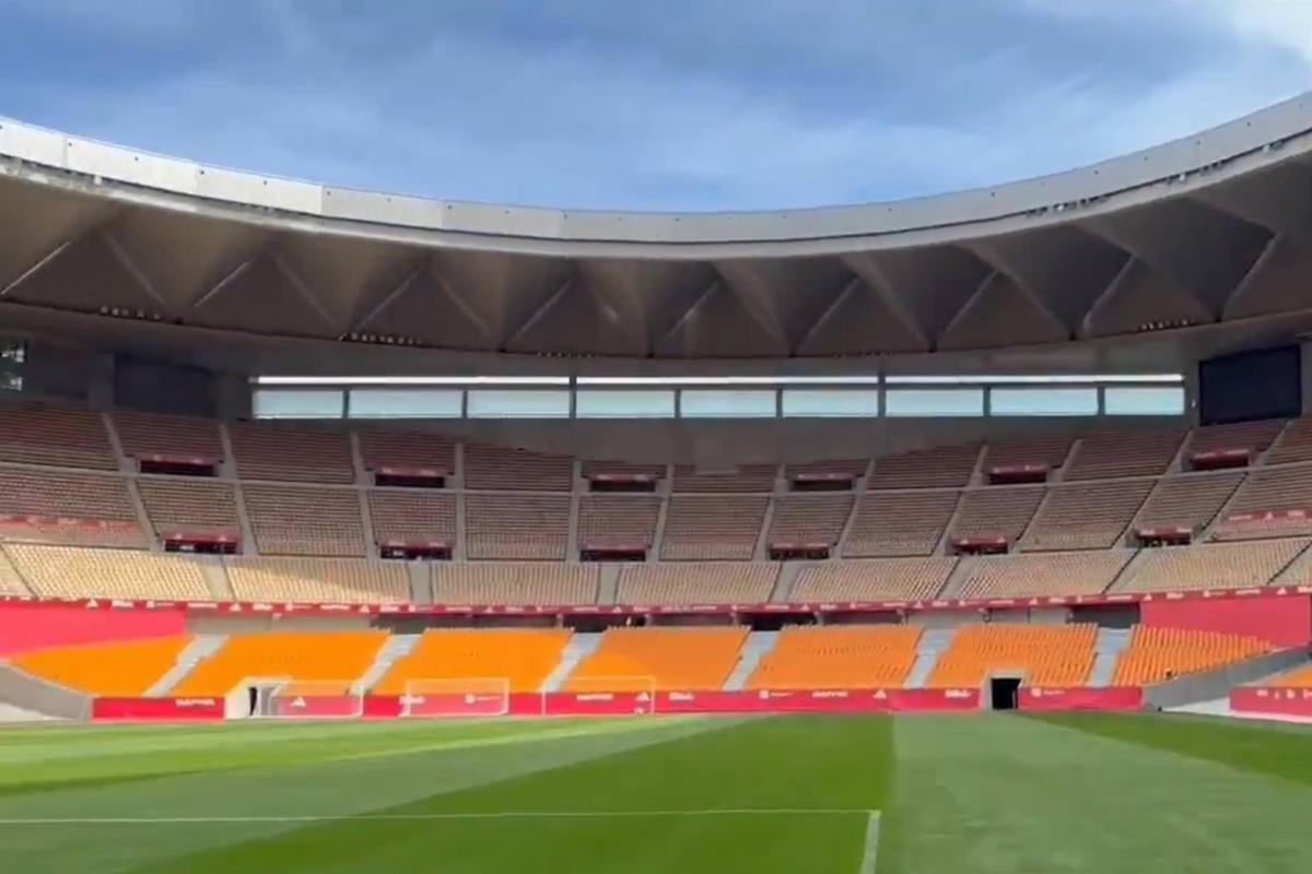 الاستعدادات النهائية لاستاد لا كارتوخا قبل نهائي كأس الملك بين ريال مدريد وبرشلونة