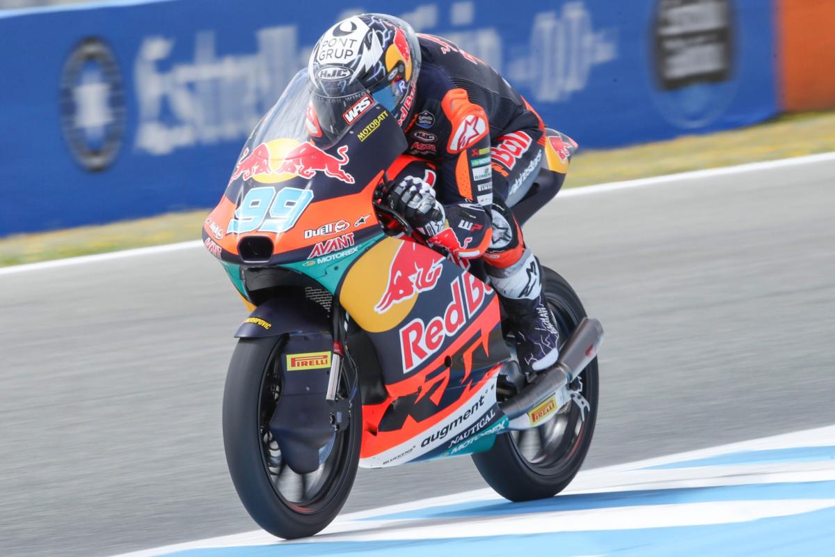Rueda se exhibe con la pole de Moto3 en casa