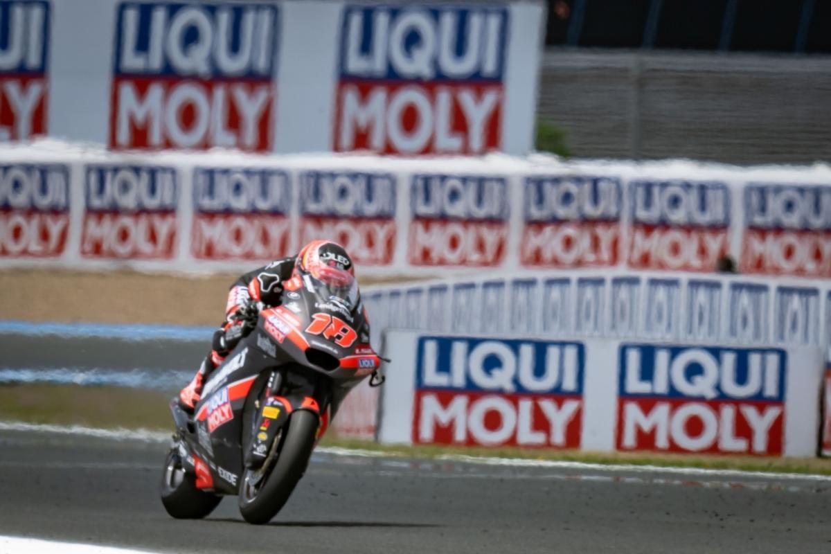 Manu González, pole en Moto2 y caída de Canet