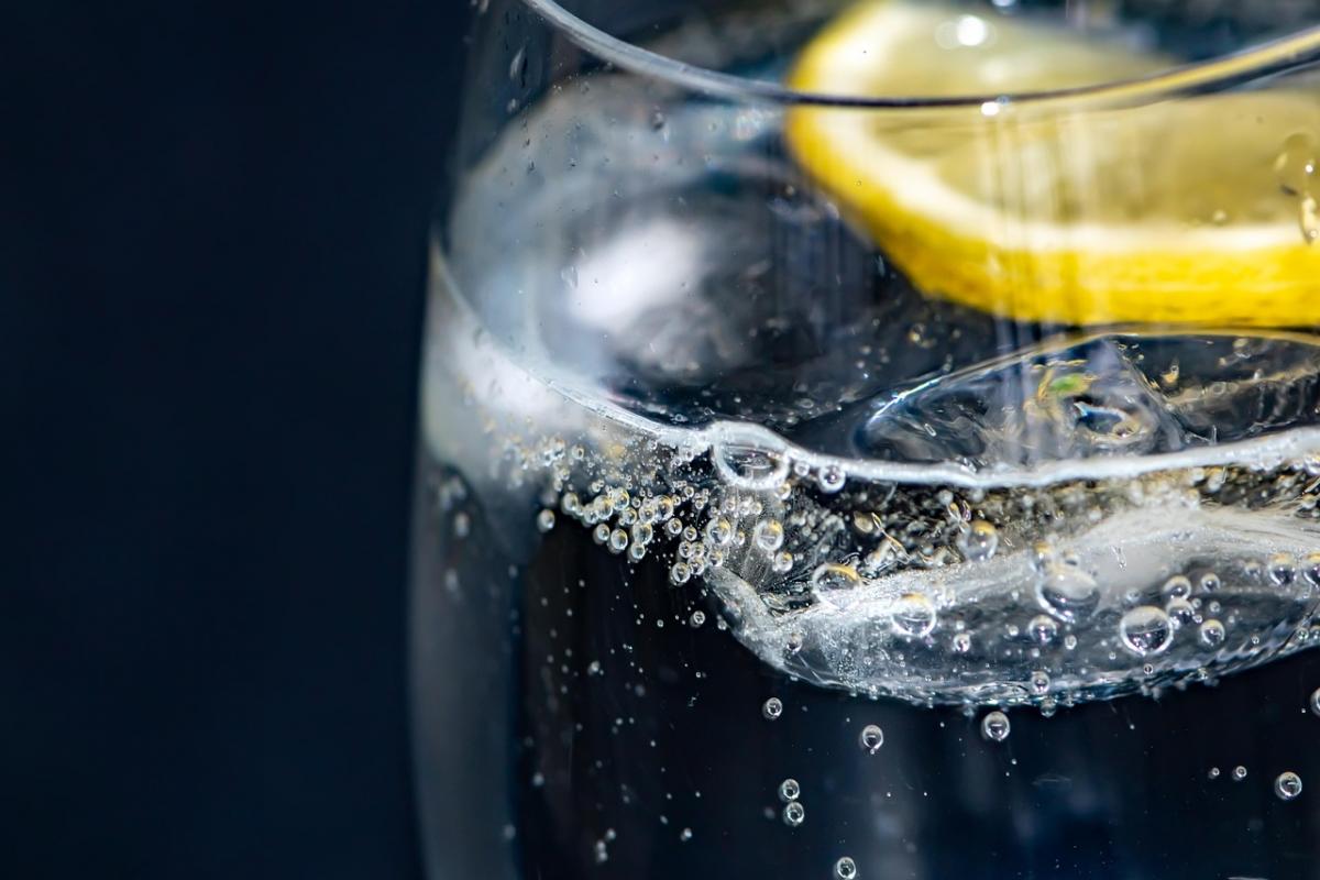Ni cerveza ni vino tinto: esta es la bebida que tiene más azúcar y puede afectar a la salud