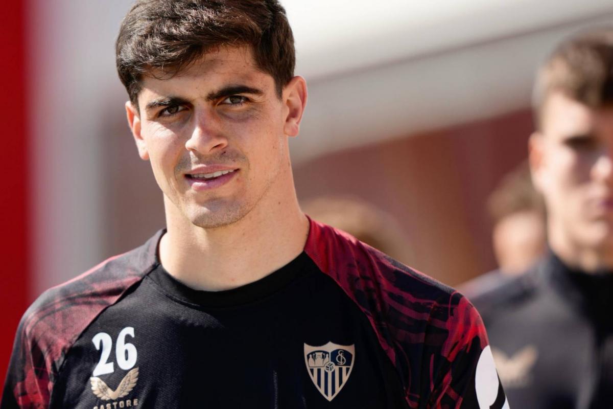 El Sevilla negocia su primera venta del verano: Juanlu Sánchez