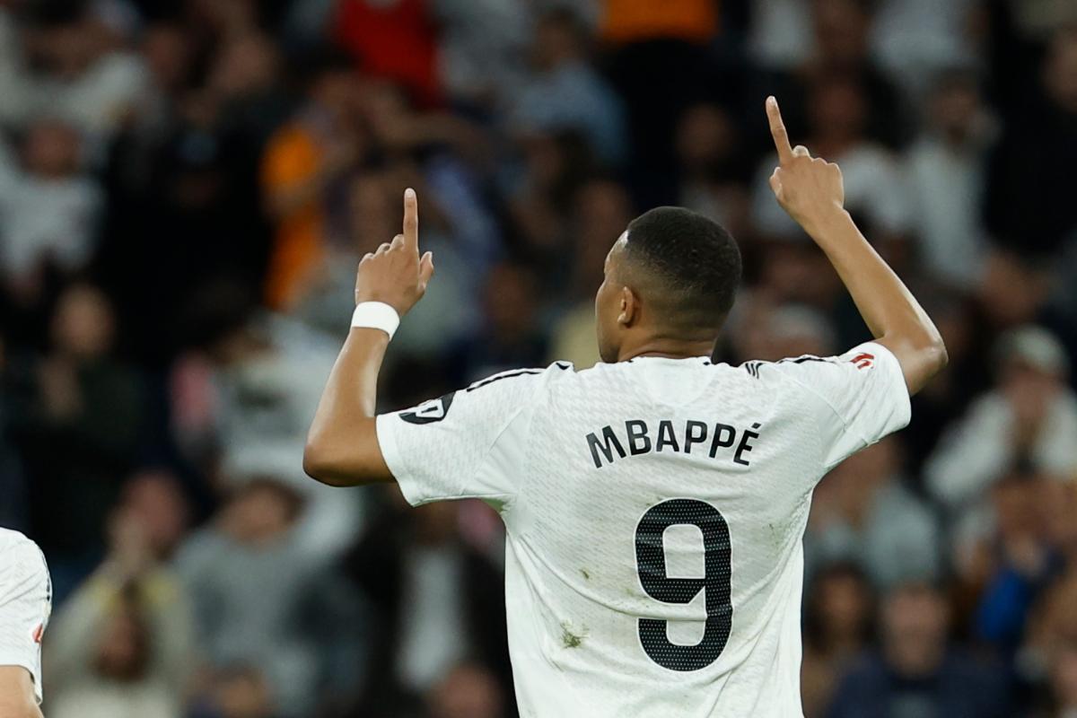 كيليان مبابي يصل إلى 40 هدفًا في موسمه الأول مع ريال مدريد ويقترب من لقب البيتشيتشي