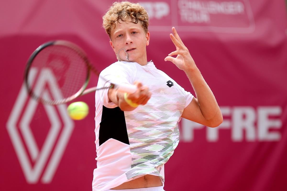 Tenistas Españoles Logran Avanzar en la Clasificación de Roland Garros 2025