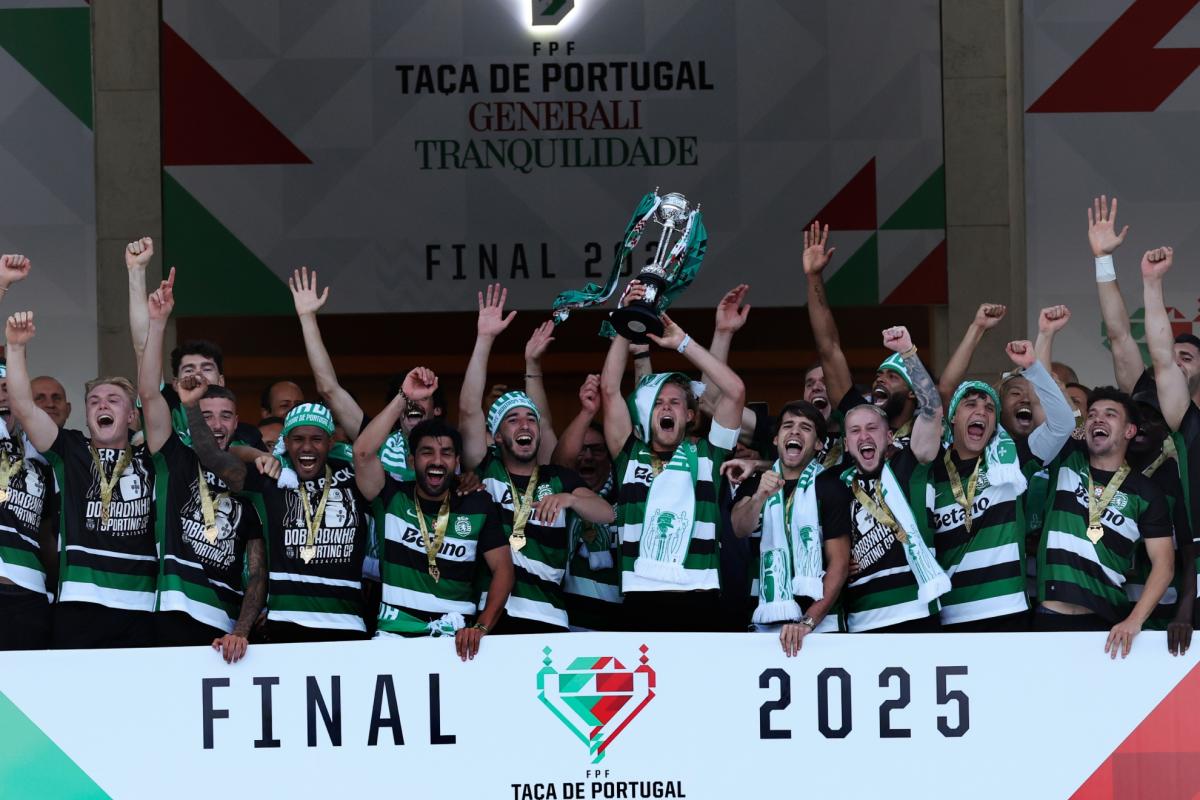 El Sporting remonta un derbi de locura ante el Benfica y logra el doblete… 23 años después