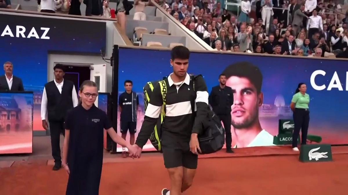 Alcaraz levita en la noche de París y le hace un siete a los 'Grand Slam'
