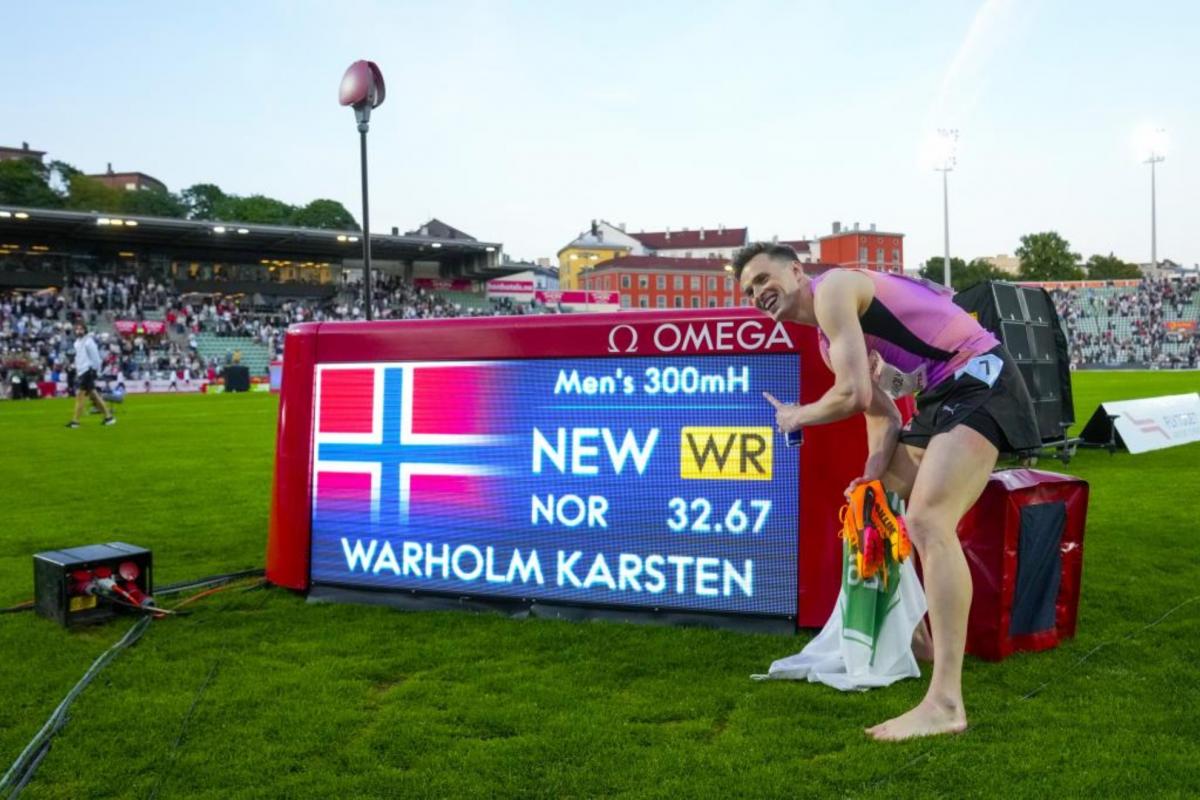 Warholm pulveriza el récord mundial de 300 vallas y rompe la barrera de los 33 segundos