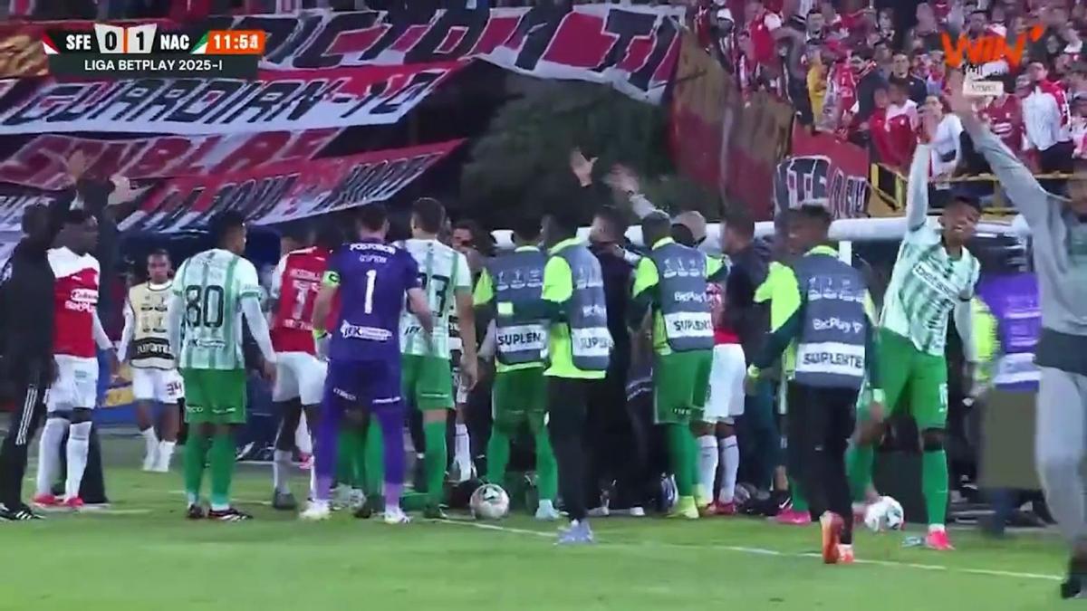 Susto tremendo: Andrés Román se desploma en pleno partido