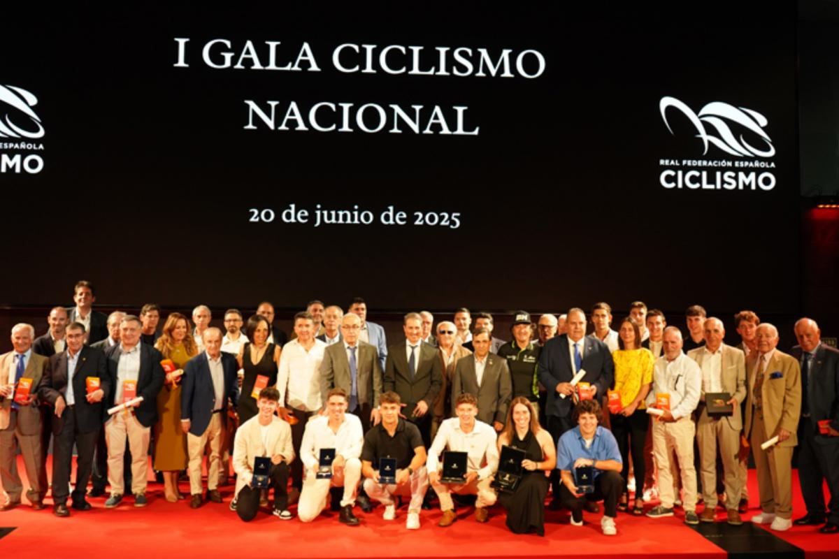 La I Gala del Ciclismo de la RFEC premia a más de 40 personas e instituciones