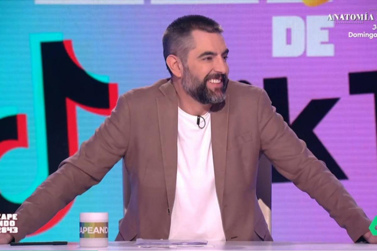 Dani Mateo no da crédito al nombre que unos padres le querían poner a su hija en Venezuela: "Como mote cariñoso la llamarán chupito"