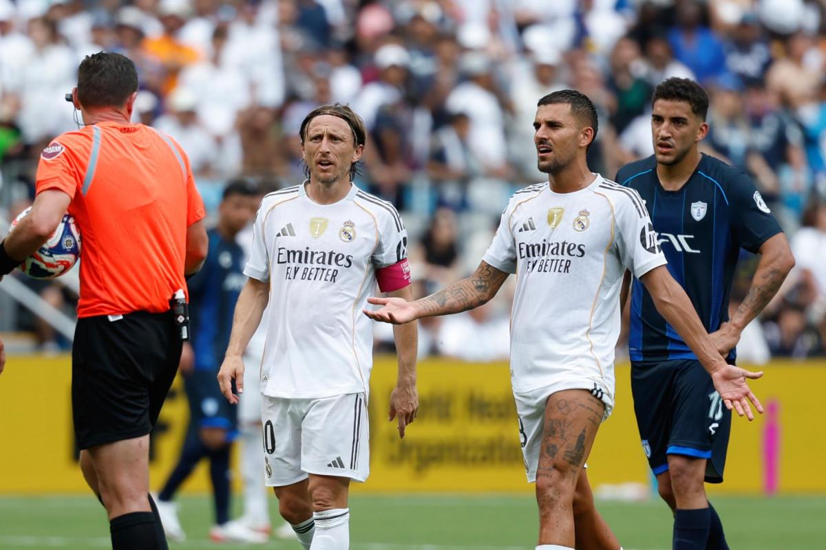 رامون أباتي يدير مباراة ريال مدريد وبوروسيا دورتموند في ربع نهائي كأس العالم للأندية