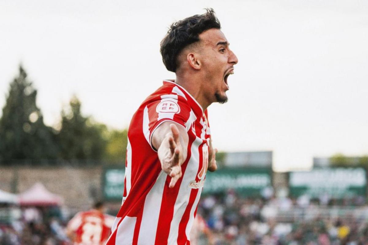 Rachad Fettal firmó hoy con el Real Madrid hasta junio de 2028