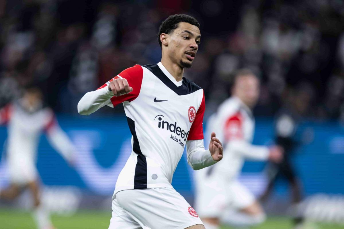 Ekitike llega por casi 100 millones