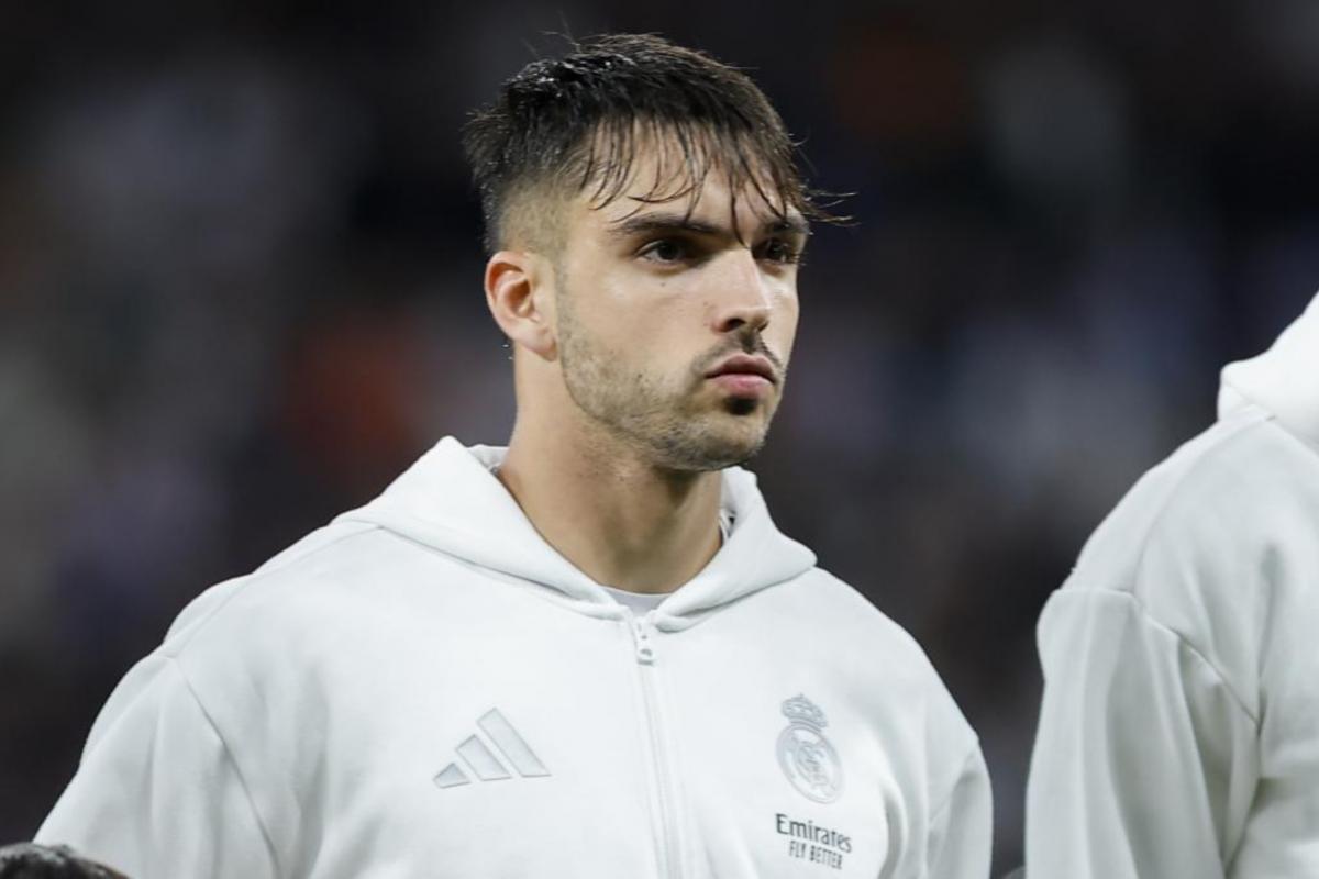ريال مدريد يسجل راؤول أسينسيو كلاعب في الفريق الأول