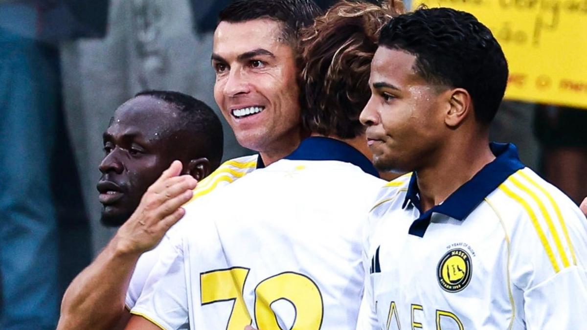 El &#039;recuerdo&#039; de Cristiano tras marcar en el debut de Joao