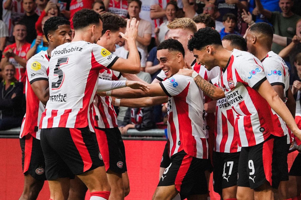 El PSV conquista la Supercopa gracias a un gran gol de Sergiño Dest
