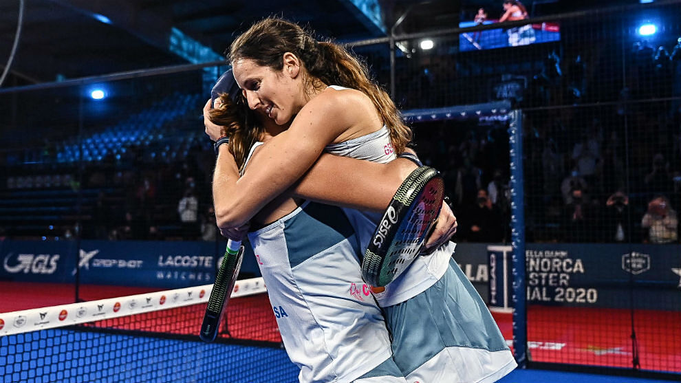 Gemma Triay y Lucía Sainz ponen fin a su etapa juntas con el título y un abrazo.