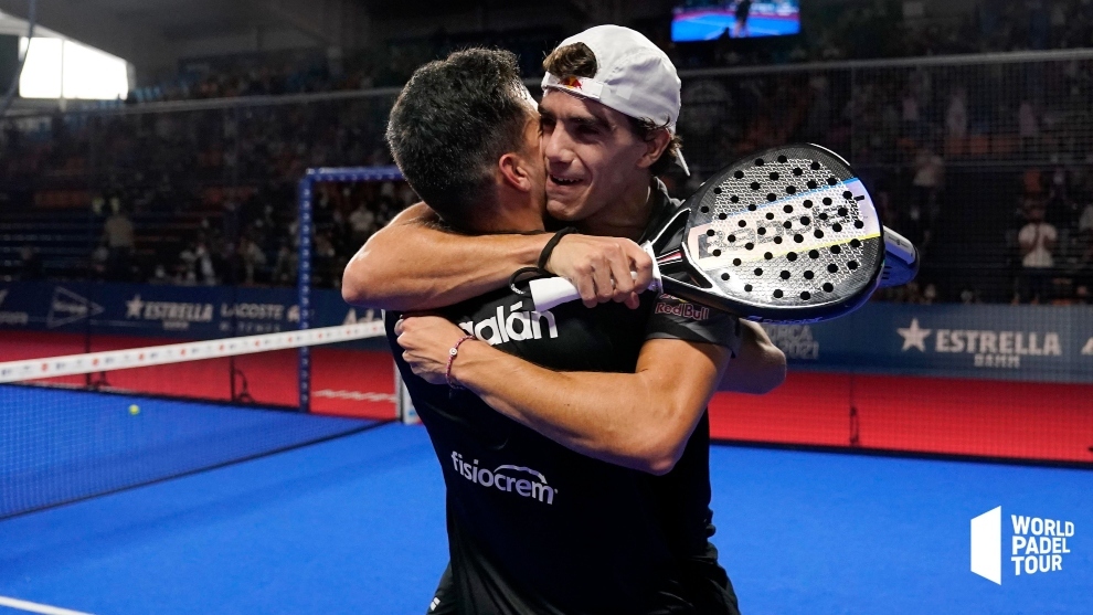 Unos emocionados Galán y Lebrón celebran el triunfo en el décimo Open de la temporada.